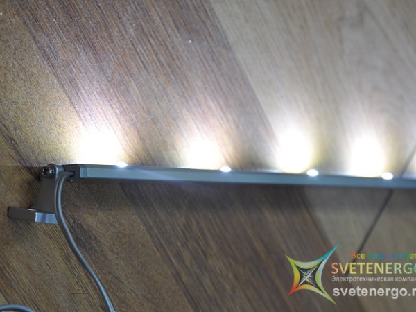 Линейный светодиодный светильник с кронштейном для крепления (8 LED) 600 мм., белый