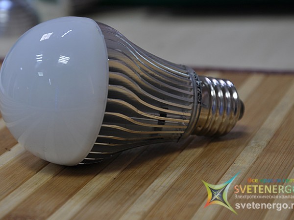 Светодиодная лампа с цоколем E27, 3 светодиода по 1W